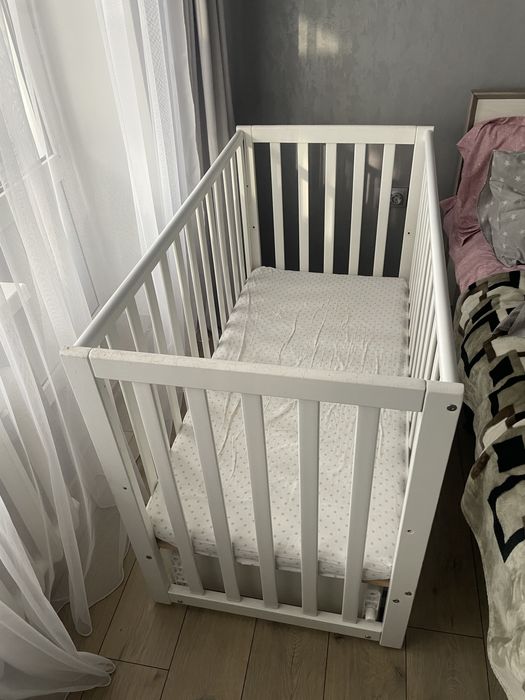 Дитяче ліжечко з матрасом