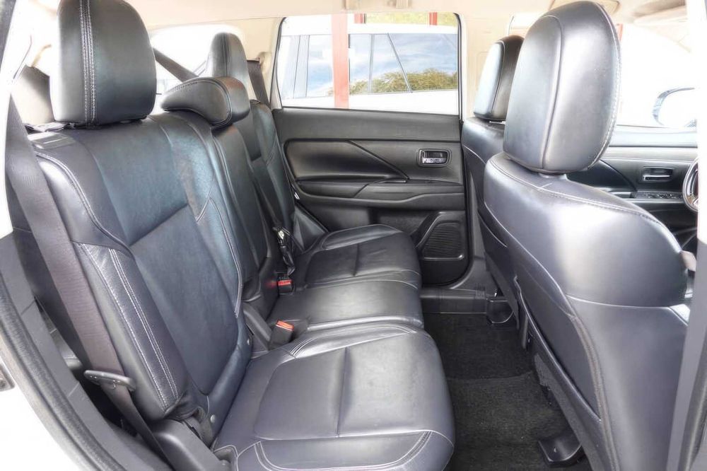 Mitsubishi Outlander SEL      2020