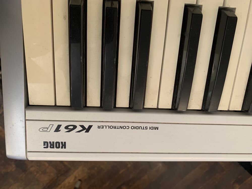 Міді клавіатура синтезатор Korg K61p