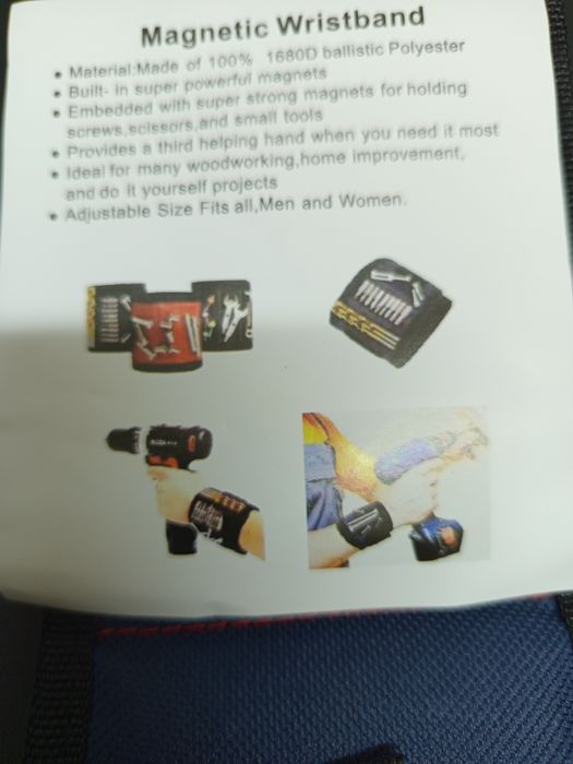 Pulseira magnética vermelha.