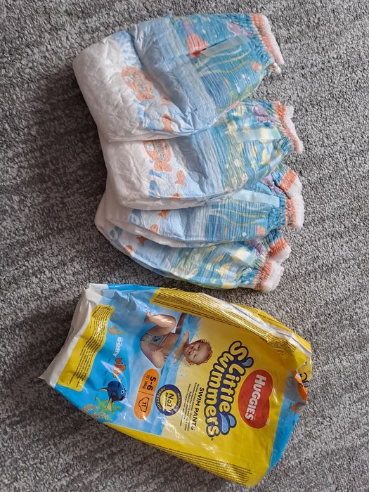 Pieluchy pampersy na basen do wody