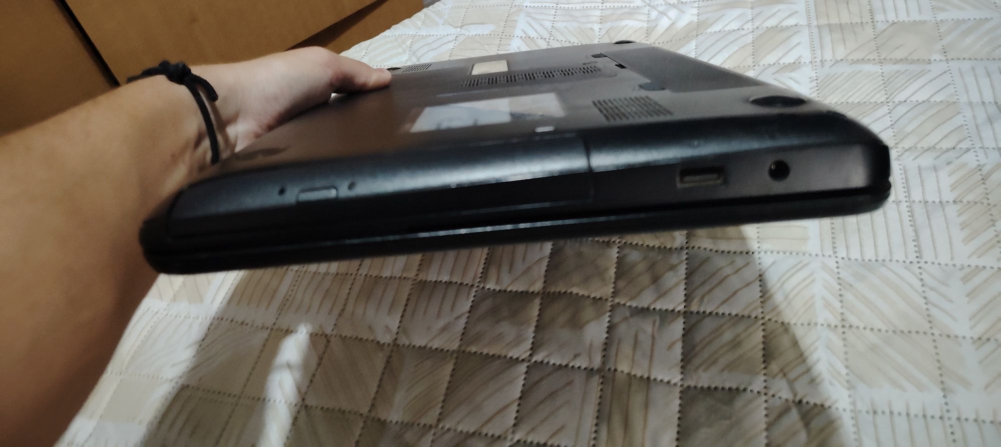 Portátil Toshiba para peças – Não liga – Completo
