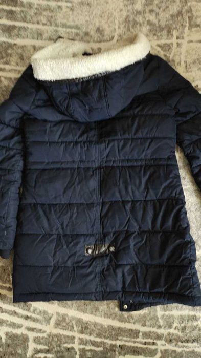 зимова куртка для худенької дівчинки від 12 до 14 років.