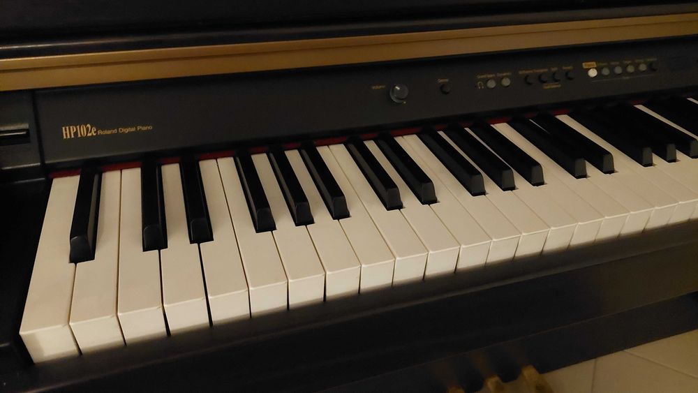 Piano digital Roland HP102e