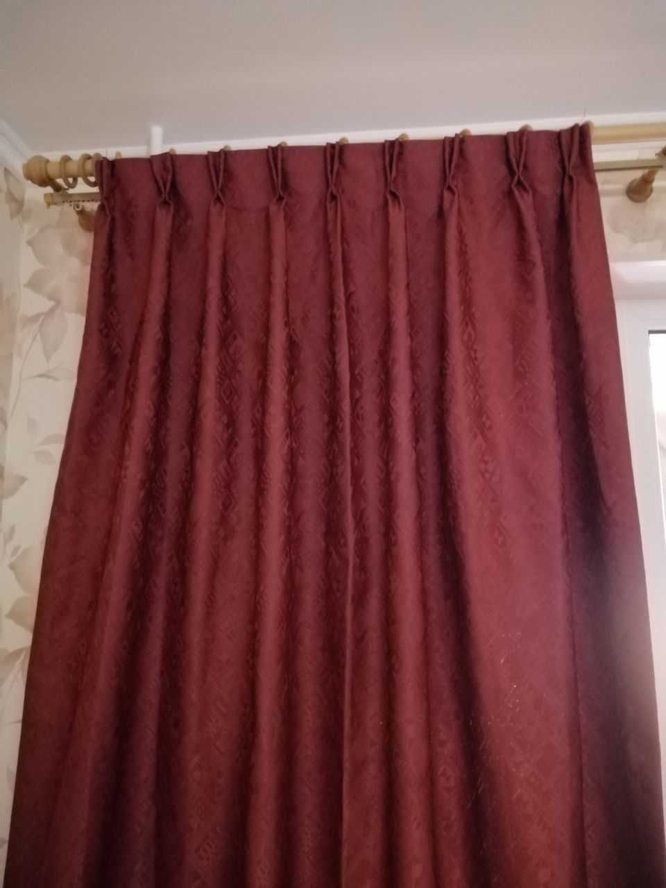 Шторы из плотной портьерной ткани цвет вишня