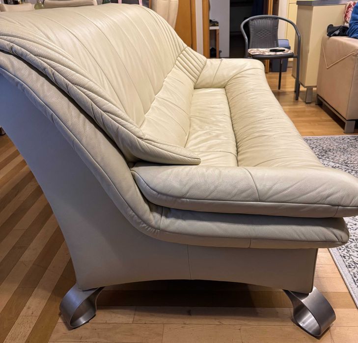 Skórzana kanapa w dobrym stanie – wygodna i zadbana