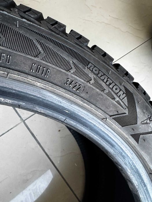 Продам зимові шини 235/45 R18 88T Goodyear UltraGrip ICE2