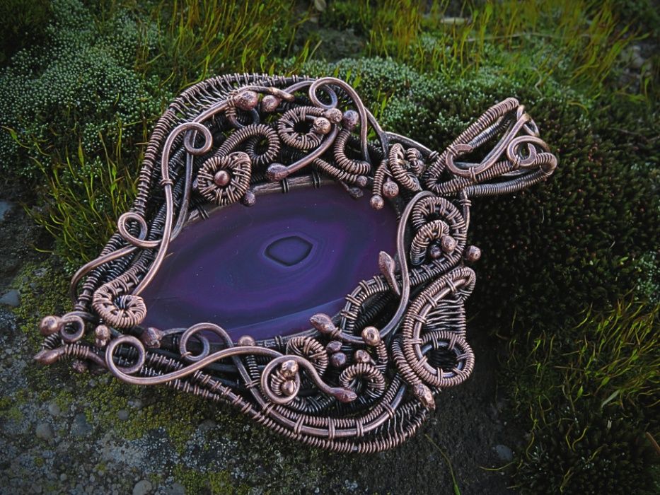 Wisior; różowy agat; miedź; wire wrapping