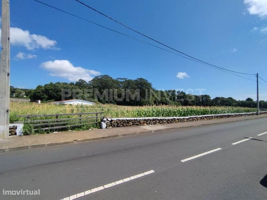 Terreno Urbanizável com 2182 metros quadrados / Possível loteamento