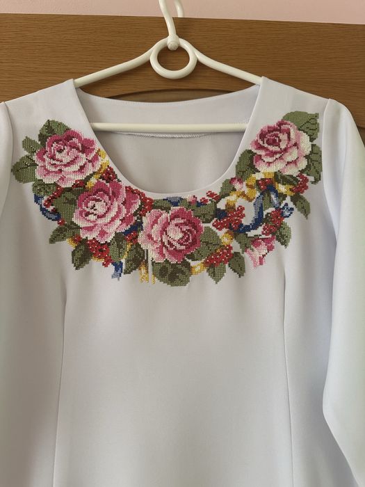 Продам вишиванку ( вишиту сукню)