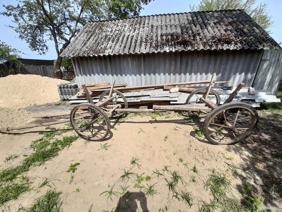 Старий дерев'яний віз