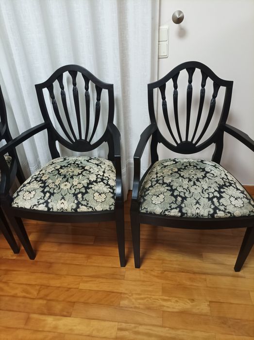 Par de cadeirões antigos restaurados estilo D Maria em madeira  mogno