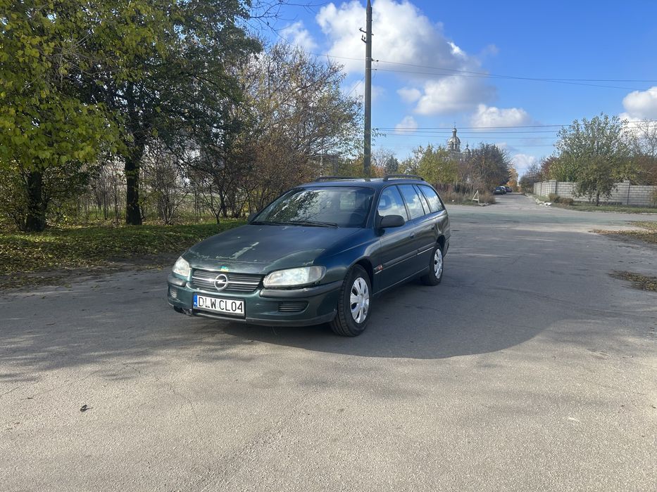 Опель Омега Б на полном ходу