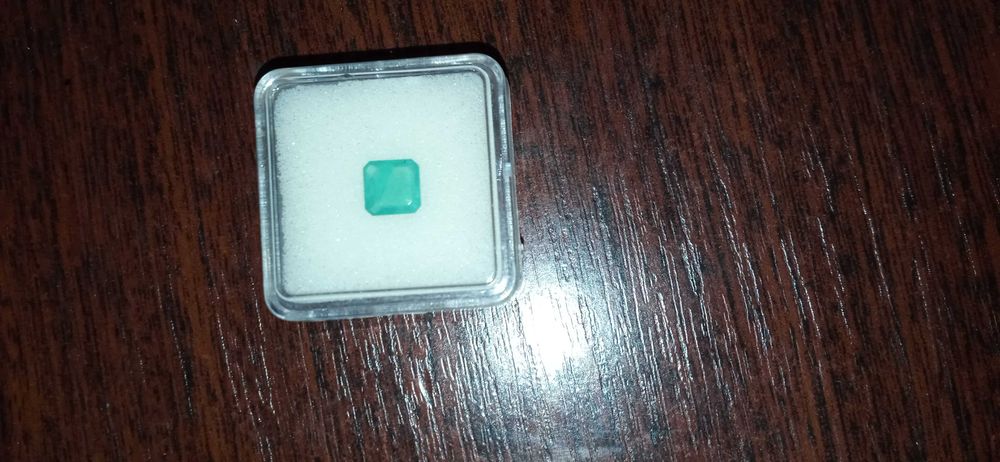 Продам Изумруд новый . Природный. 0.81 крт.