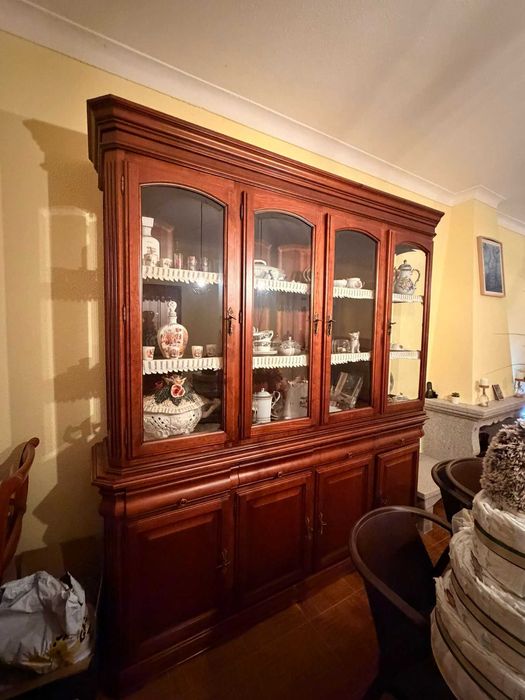 Aparador/Vitrine de sala em Madeira Maciça