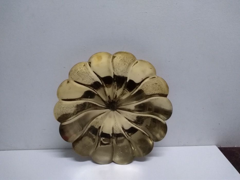 Prato em bronze polido