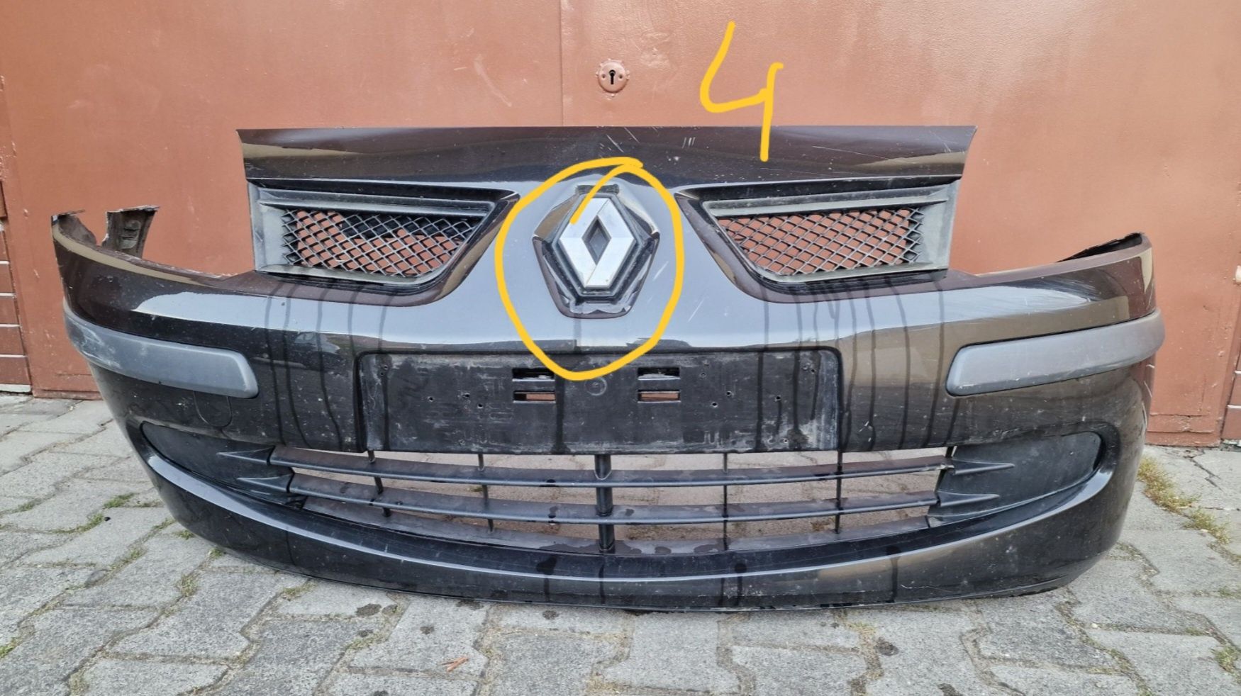 Kratki / atrapy / ramki / grill / zaślepki / logo Renault Modus