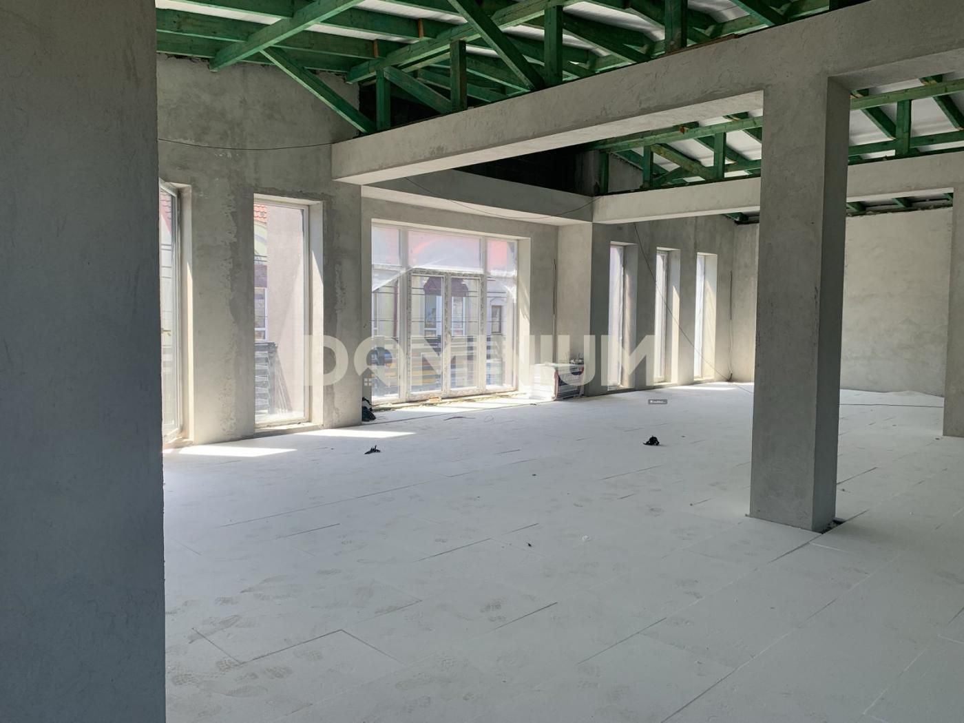Оренда приміщення 500 м² у самому центрі Виноградова.Перша здача