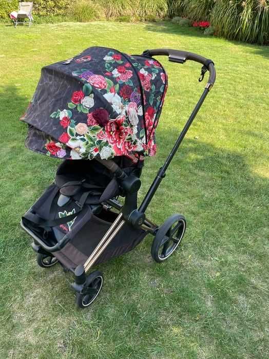 Wózek Cybex Spring Blossom Dark gondola i spacerówka.