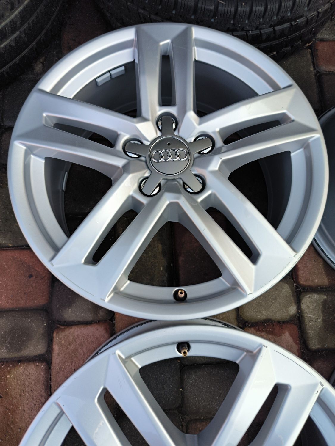 Felgi aluminiowe 17 AUDI A4 A6 A8 Q3 Q5  5x112