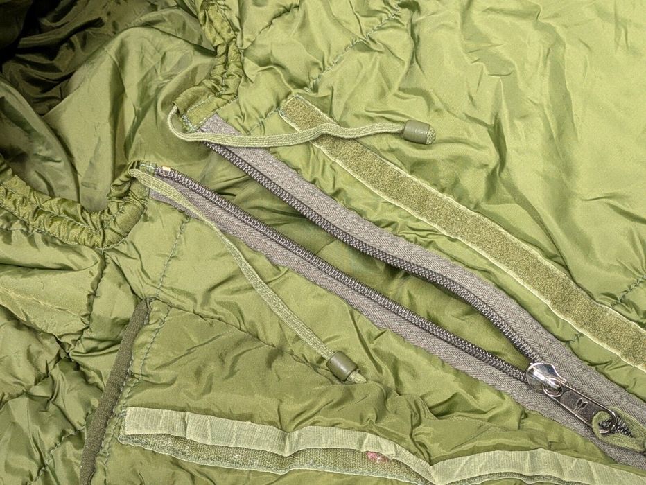 Зимовий спальний мішок Арктік армії Британії