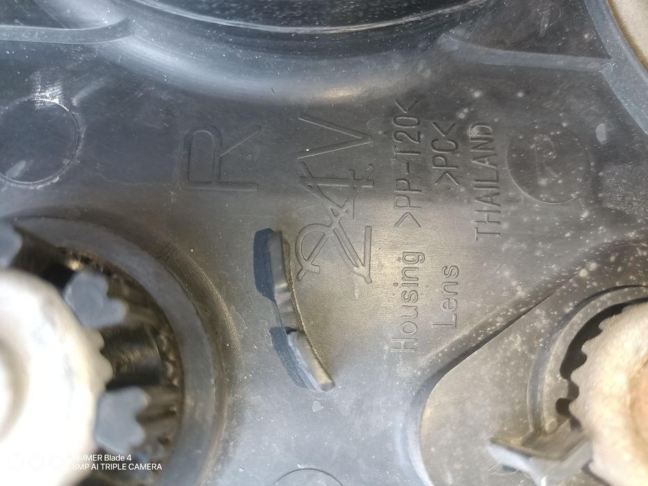 Isuzu d -max lampa prawa przód 07-11 lift orginal europa