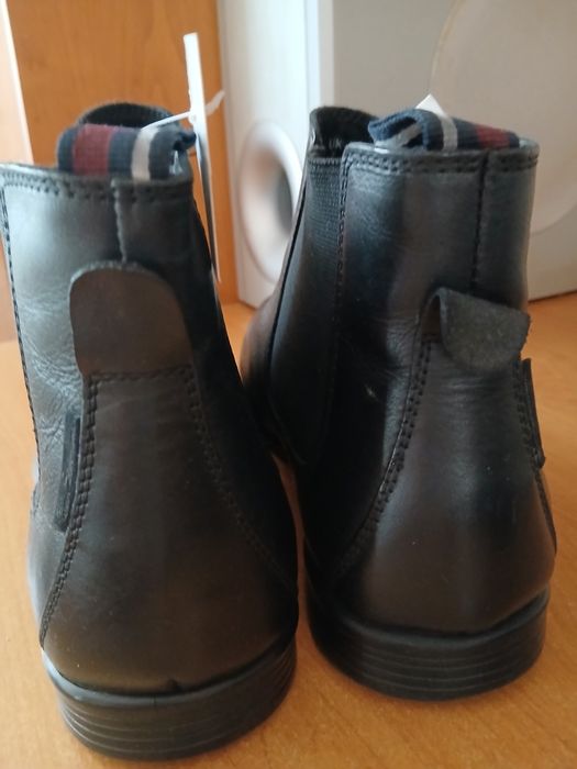 Продам ботінки,натуральна шкіра 42 розмір,виробник Англія