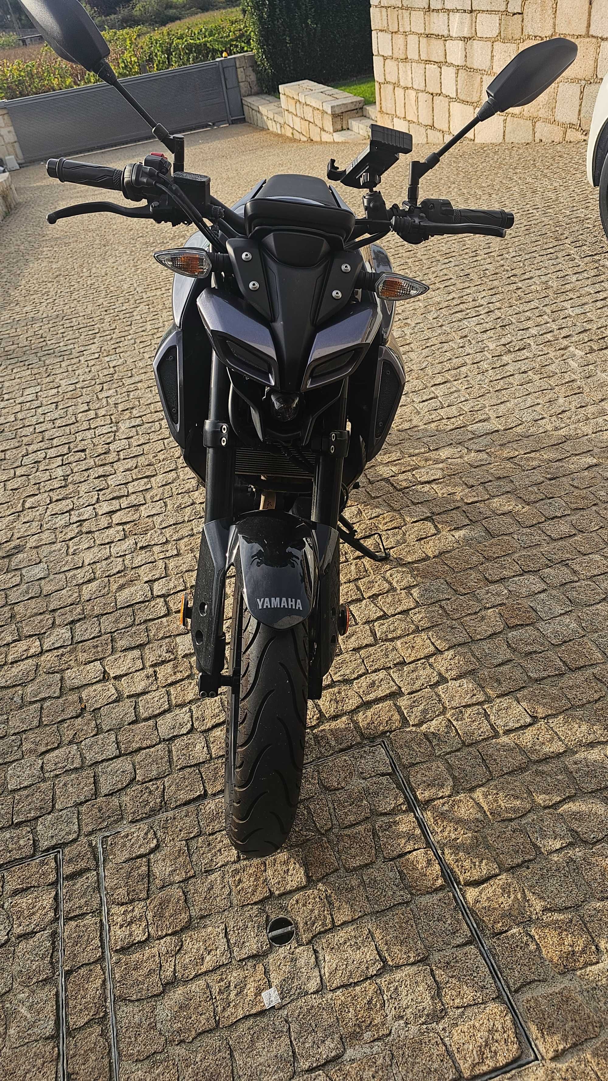 Mota yamaha 125  mt