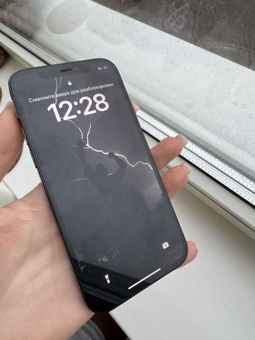 Айфон 12 про.