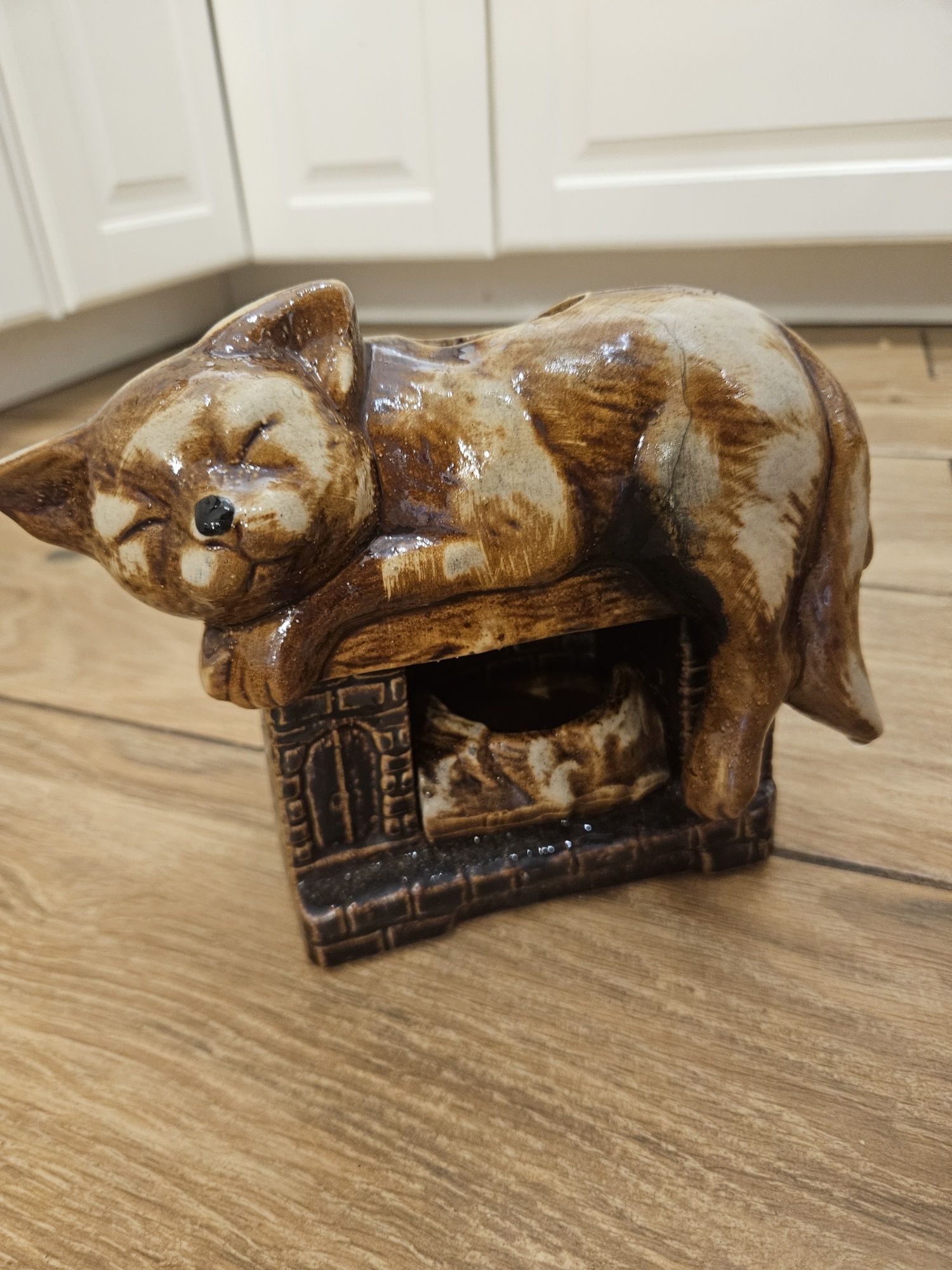 Kot figurka prl porcelana kominek podgrzewacz do olejków