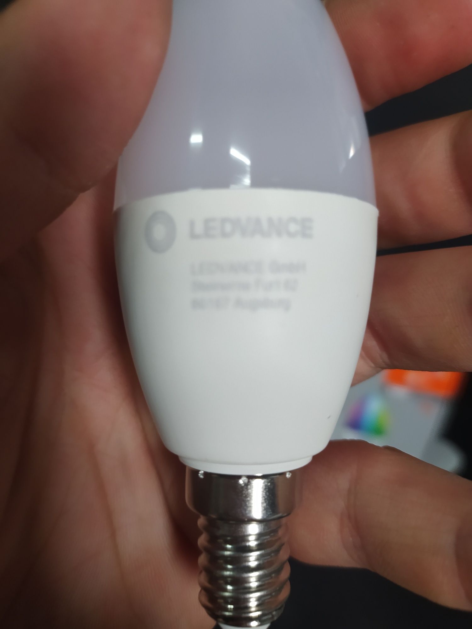 Żarówka Ledvance LED SMART WIFI RGB B40