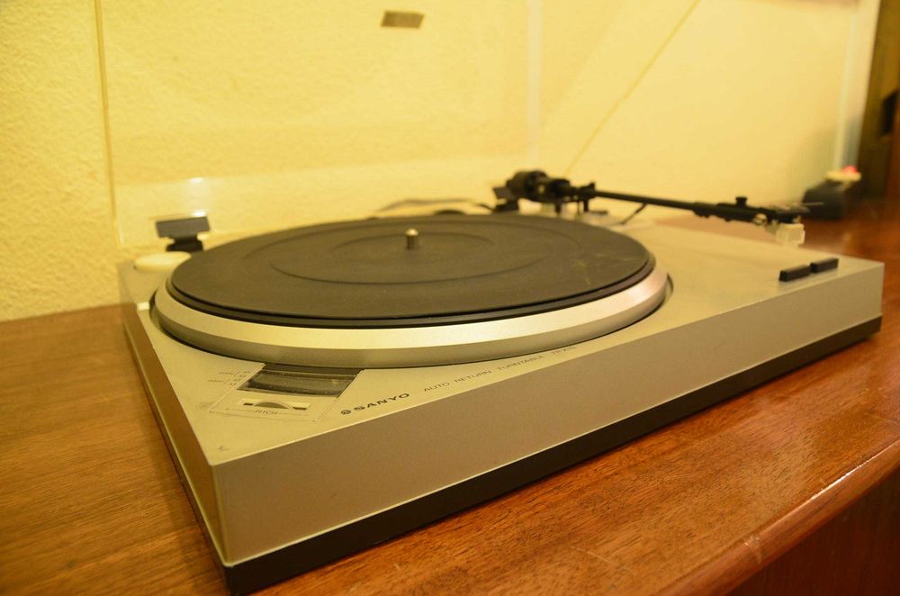 Gira Discos Sanyo TPX 1 S