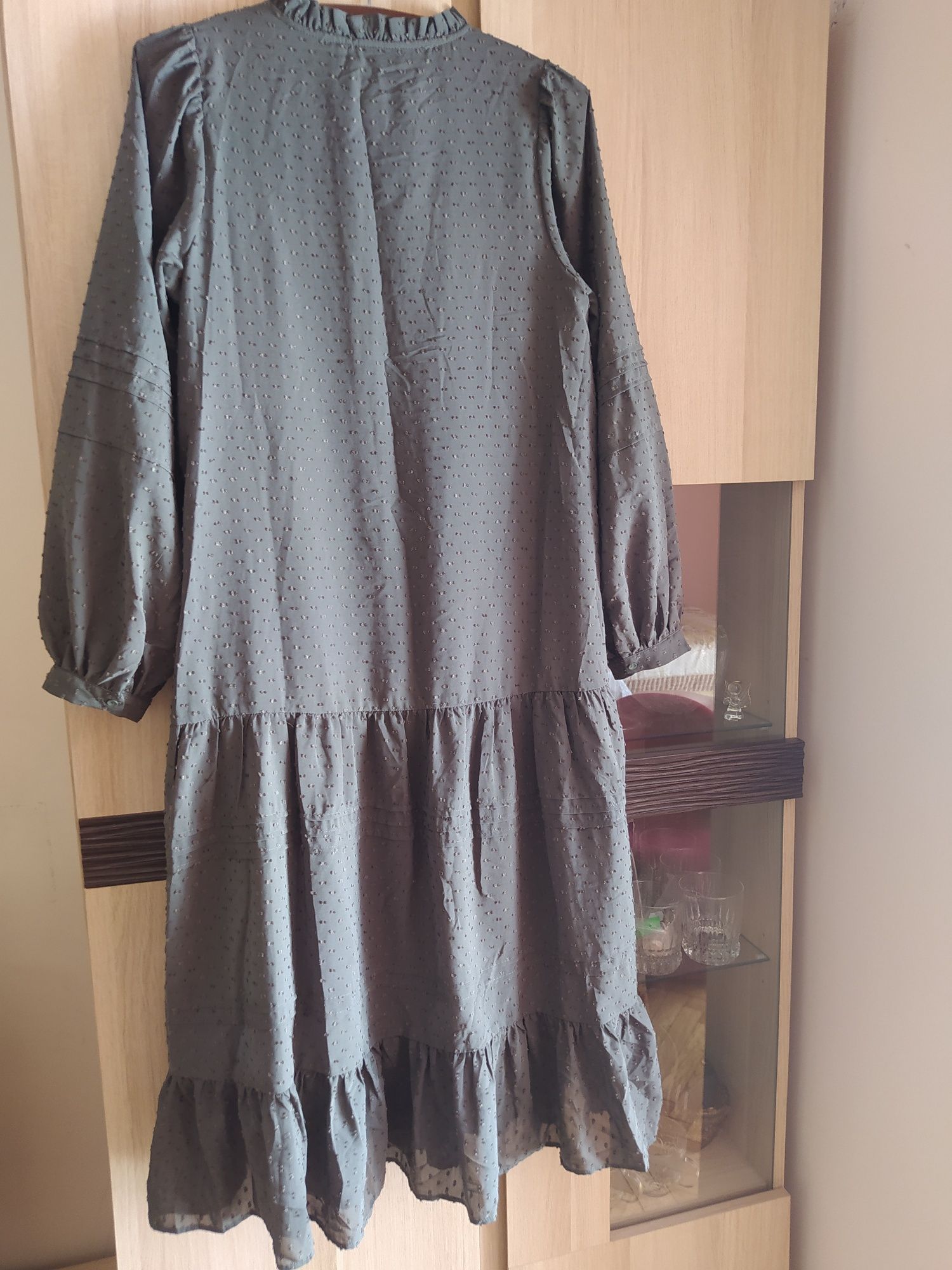 Sukienka Reserved midi