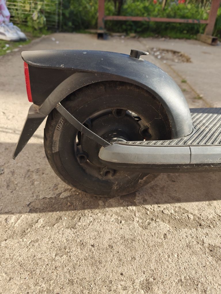 Продам електросамокат Ninebot KickScooter E2