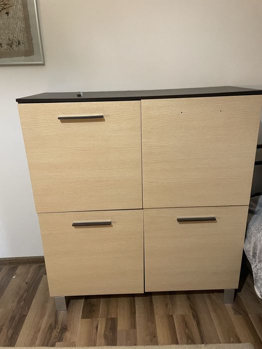 Oddam szafkę z półkami