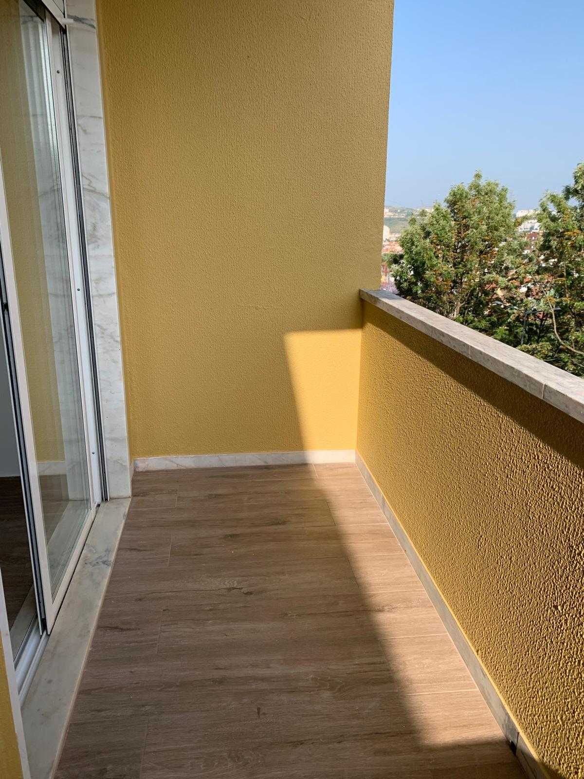Apartamento T2 com arrecadação - Jardim do Sol / Arroja (Odivelas)
