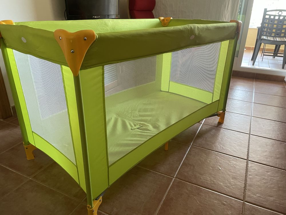 Cama de viagem com colchao