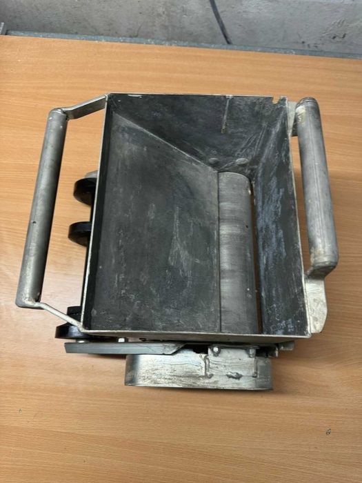 Wózek do cienkowarstwowej zaprawy murarskiej z podajnikiem