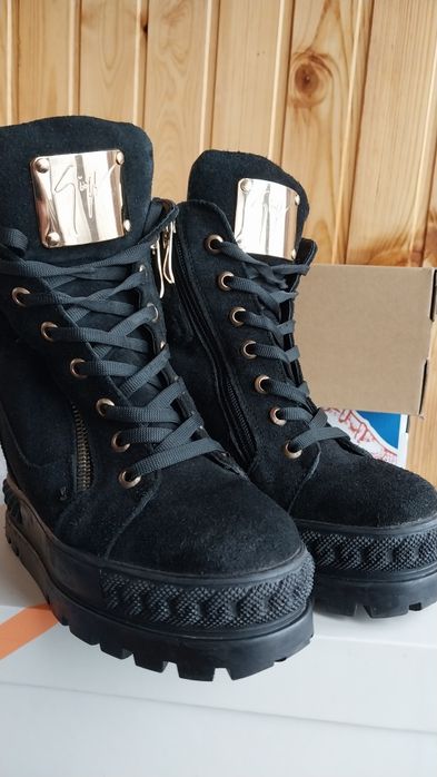 Продам женские зимние кожаные ботинки на танкетке Lonza