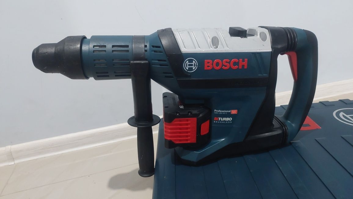 Аккумуляторный перфоратор Bosch BITURBO GBH 18V-45 C с SDS max 12Дж