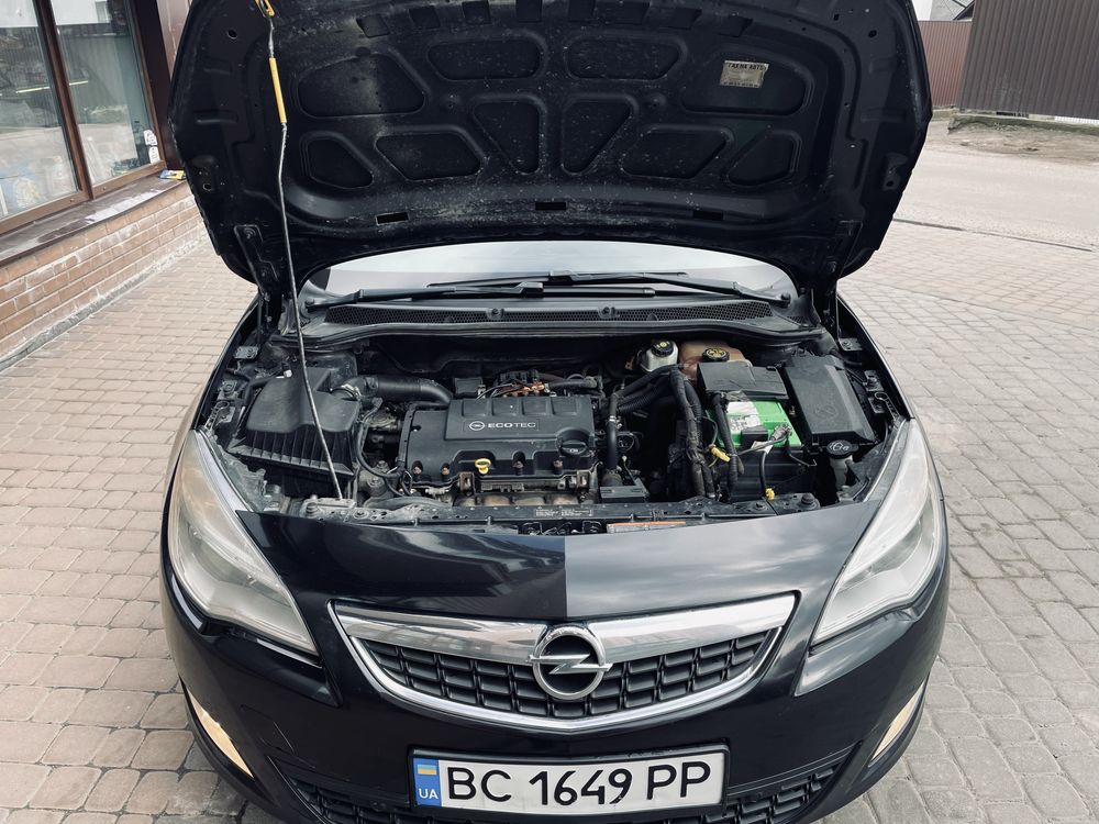 Opel Astra J 2010 1.4 газ/бенз