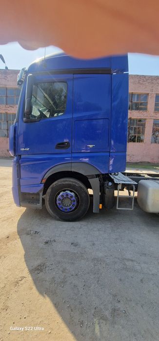 Тягач Mercedes Actros