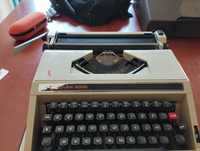 Máquina de escrever Rover 3000