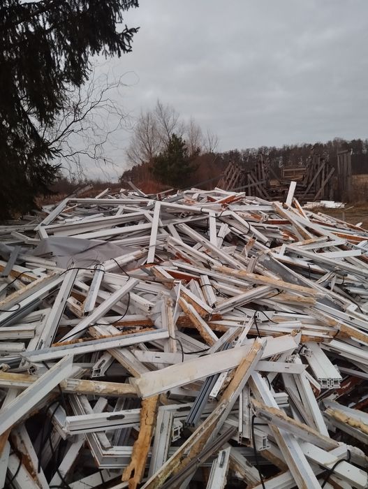Plastik pocięte ramy okienne
