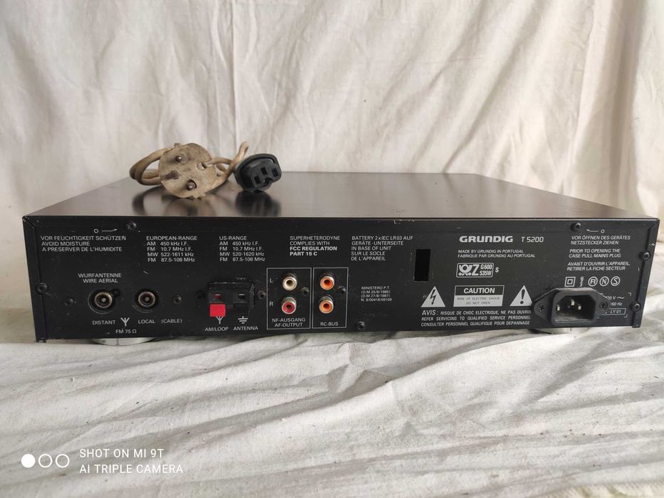 Цифровой тюнер GRUNDIG в отличном состоянии.