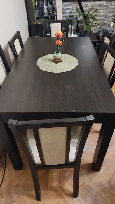 Rozkładany stół Agata Meble plus 6 krzeseł