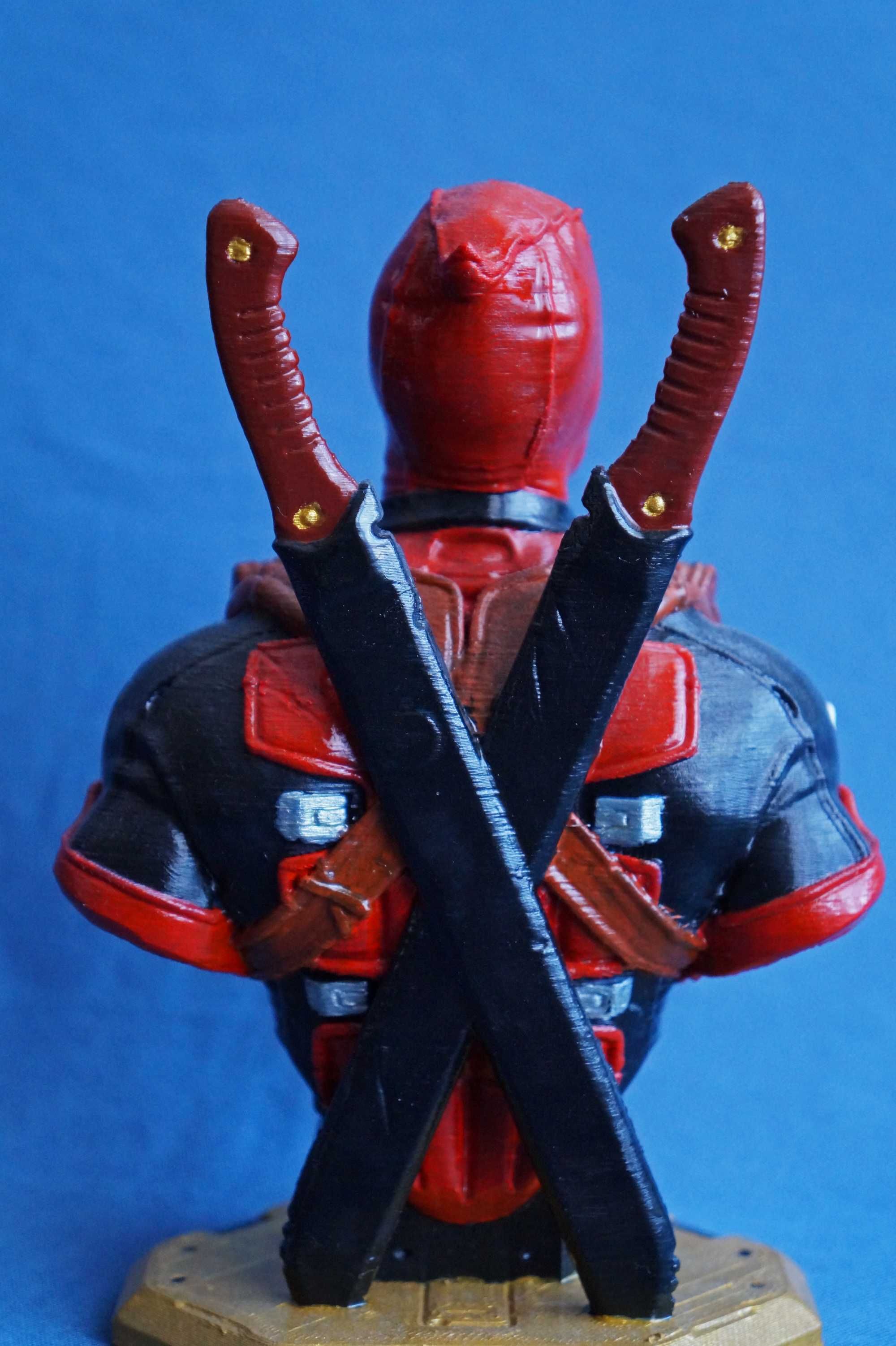 busto deadpool pintado a mao