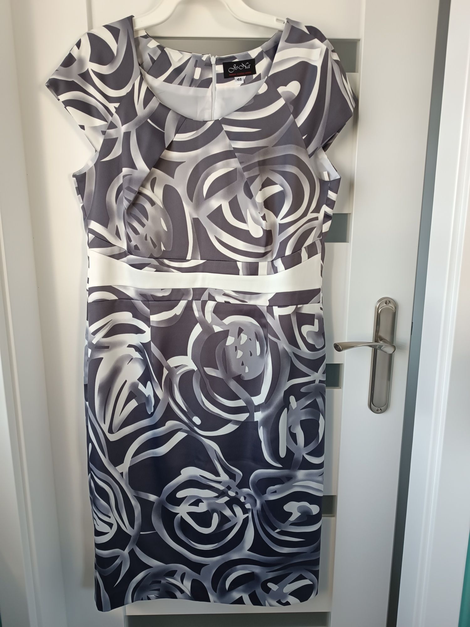 Piękna, elegancka, klasyczna sukienka r 46