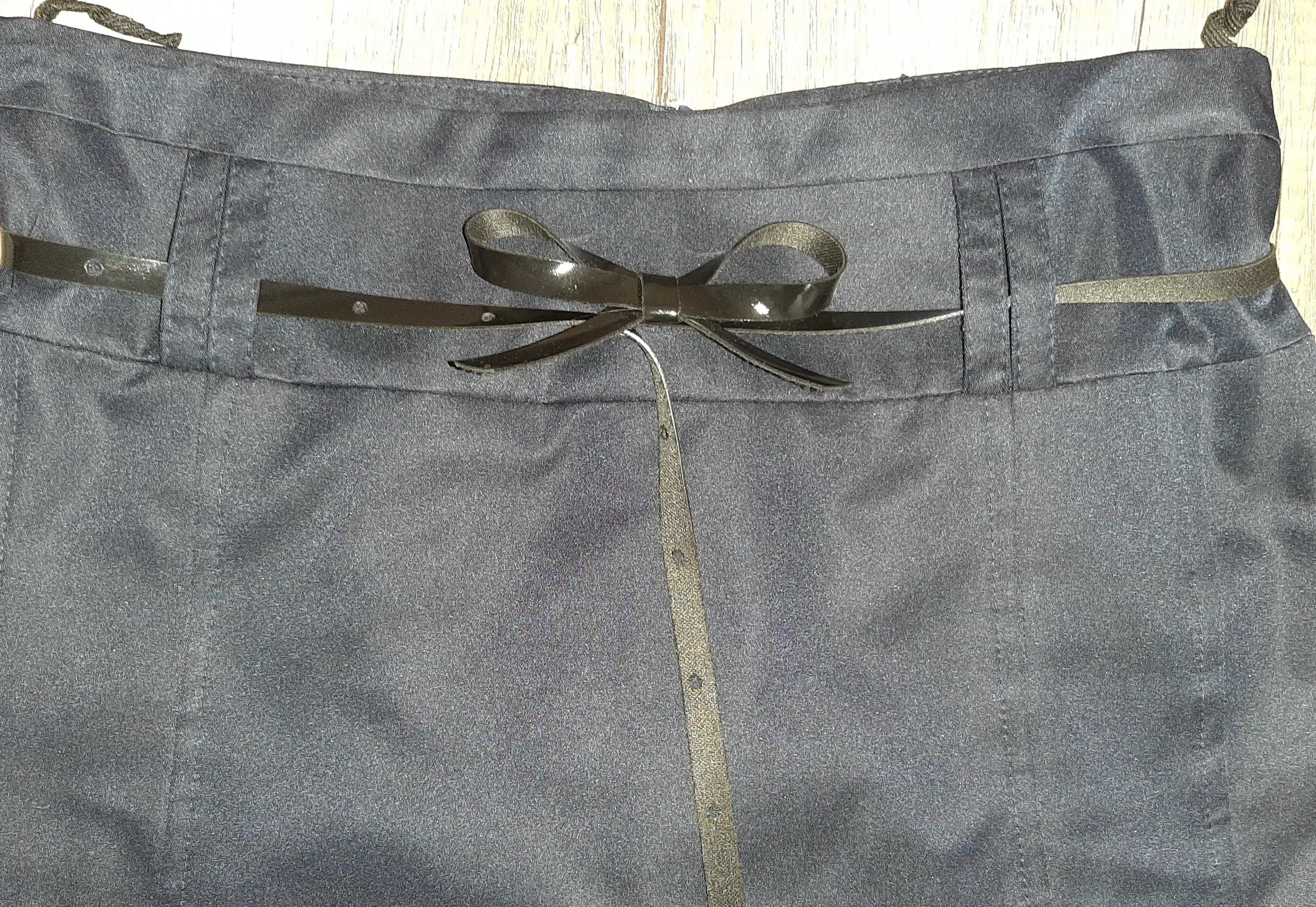Elegancka granatowa spódnica z ozdobnym paskiem z kokardka rozm. 38