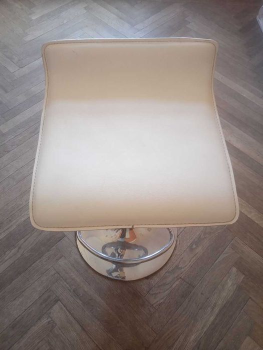 Стул барный бежевый регулируется высота